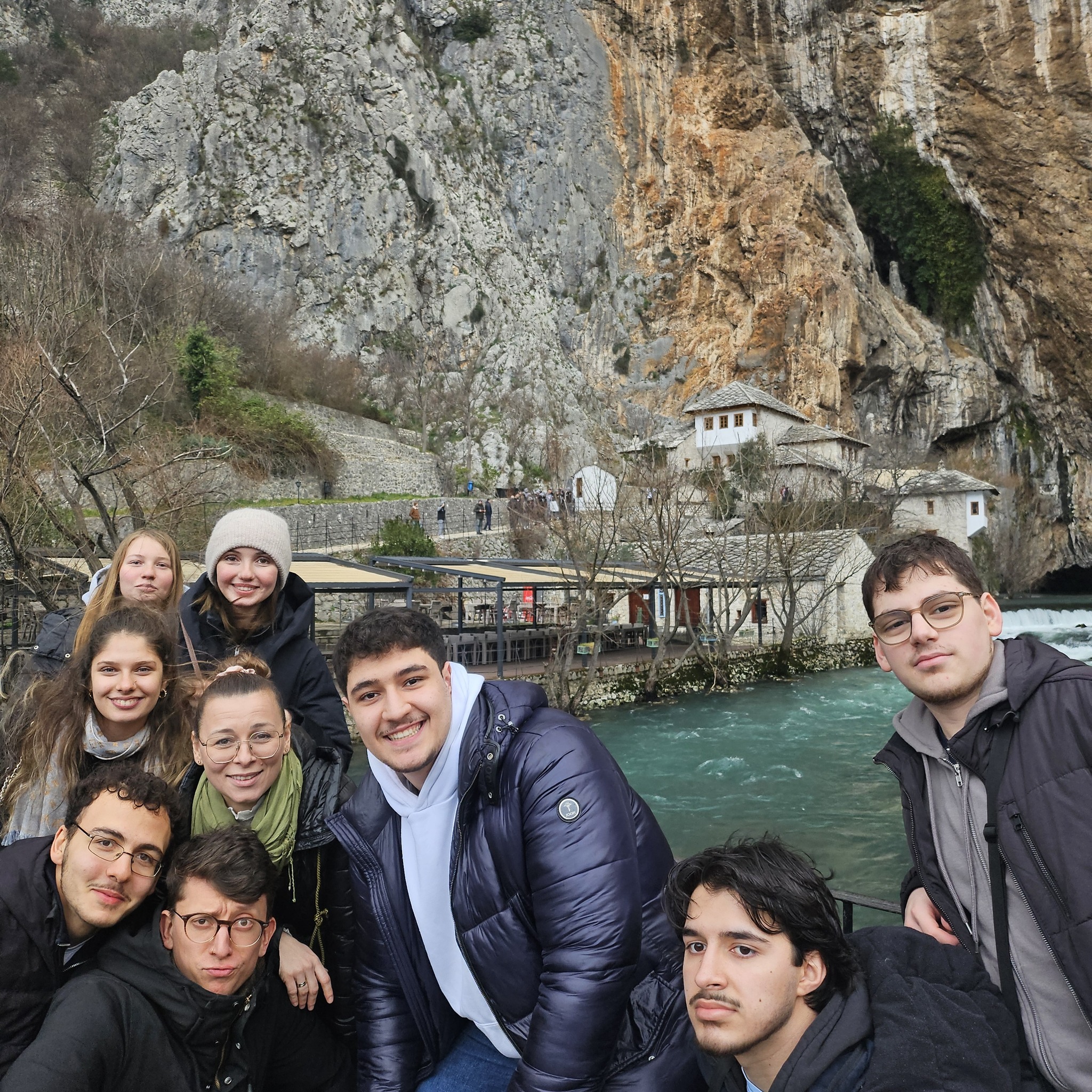 Schüler:innen des Phönix Schulen Realgymnasium in 1110 Wien auf kultureller Exkursion durch Bosnien und Herzegowina – mit Stationen in Sarajevo, Mostar, Blagaj und auf dem Trebević.