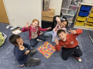 Spielerisch Englisch lernen ind der Privatvolksschule- Phönix in Wien- 1110 - Bild 86